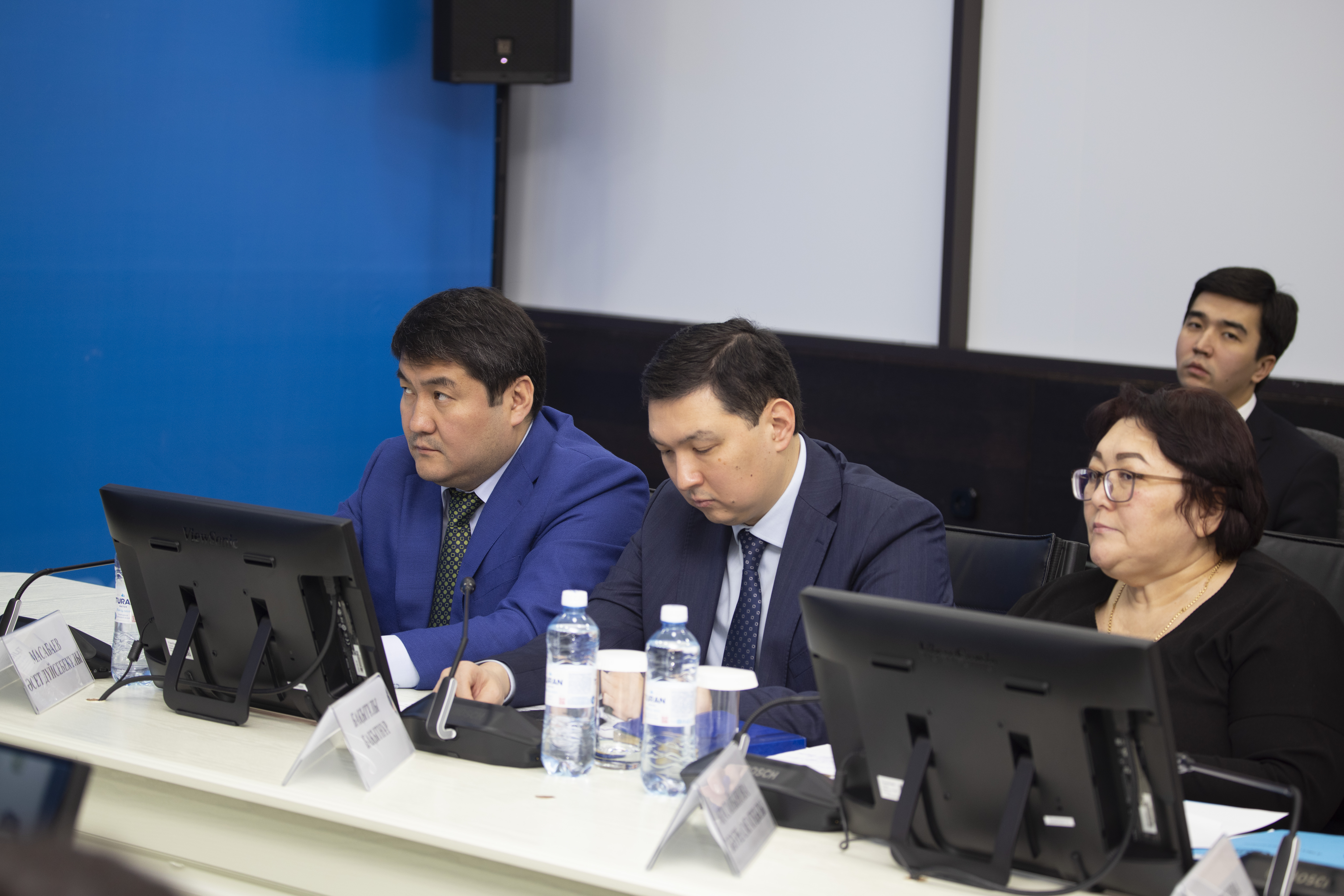 Аким Алматинской области поручил усилить контроль за использованием земель и недр