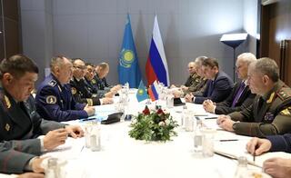 Министр обороны Казахстана провел переговоры с коллегами из России и Беларуси