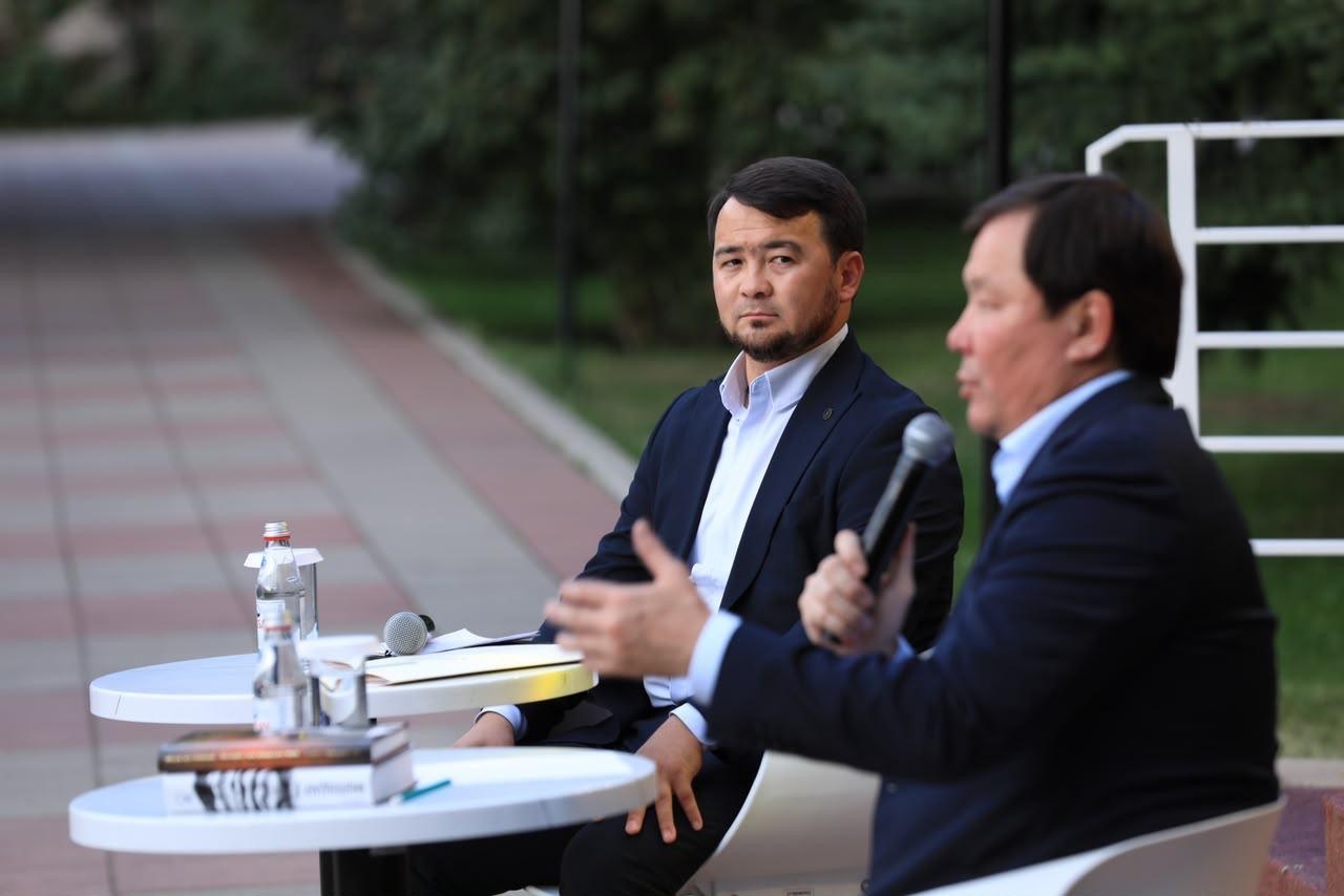 Глава региона Асхат Шахаров пообщался с молодежью в формате «OPEN TALK»