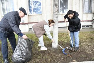 «Таза Қазақстан – наш общий дом»: деятели искусств Астаны провели субботник
