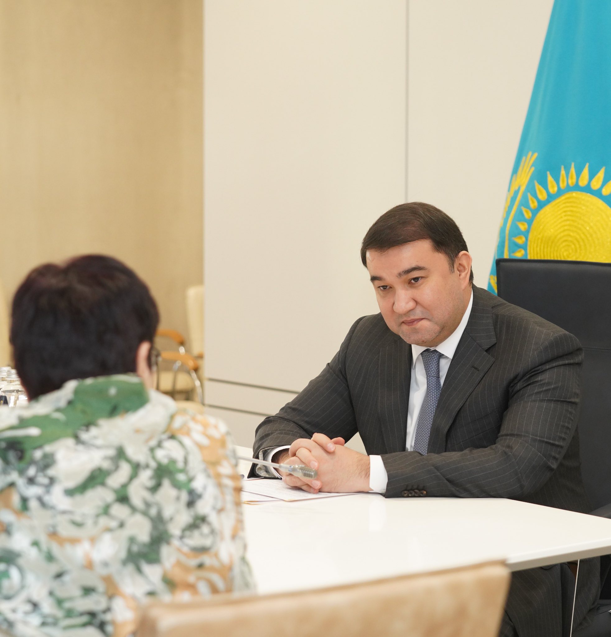 АКИМ ТУРКЕСТАНСКОЙ ОБЛАСТИ ПРОВЕЛ ОЧЕРЕДНОЙ ПРИЕМ ГРАЖДАН, ВЫСЛУШАВ ОБРАЩЕНИЯ И ПРЕДЛОЖЕНИЯ ЖИТЕЛЕЙ