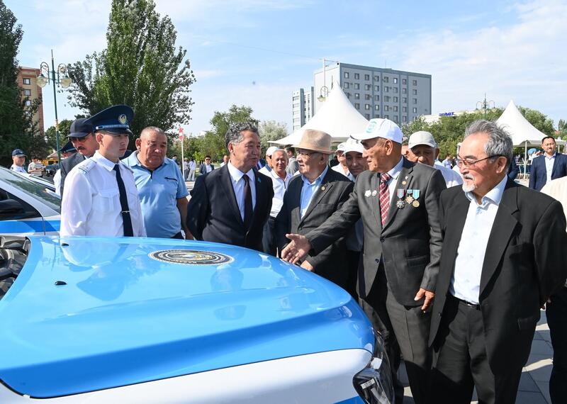 Сотрудникам полиции передано 94 служебных автомобиля