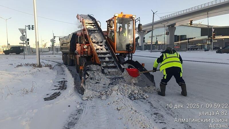 Более 3 000 дорожных рабочих и 1 300 единиц спецтехники задействованы в снегоуборочных работах в Астане