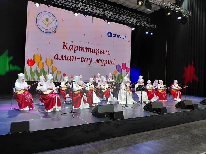 В Астане прошел праздничный концерт для старшего поколения