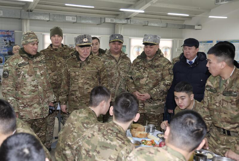 Министр обороны проинспектировал военные объекты в Кызылординской области