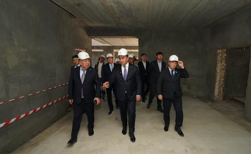 НУРАЛХАН КУШЕРОВ ПРОКОНТРОЛИРОВАЛ ХОД КАПИТАЛЬНОГО РЕМОНТА ЦЕНТРАЛЬНОЙ БОЛЬНИЦЫ В СОЗАКЕ