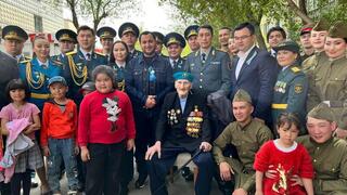 Военные педагоги поздравили ветерана войны Василия Сердюкова