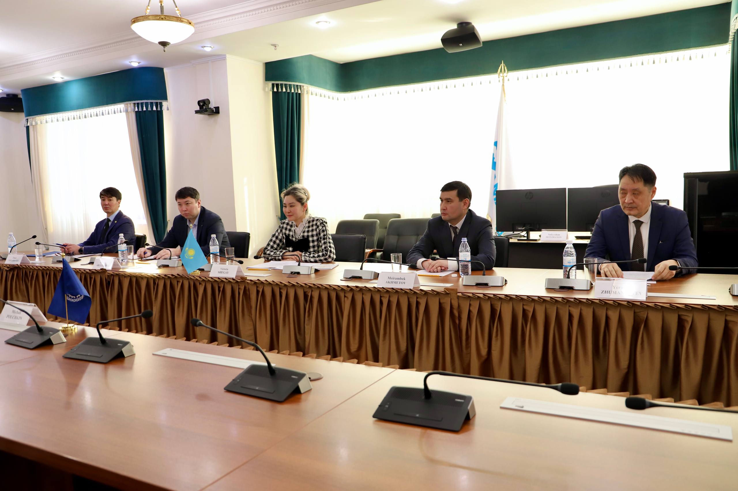 В. Шегай встретилась с представителем МОТ М. Пушкиным