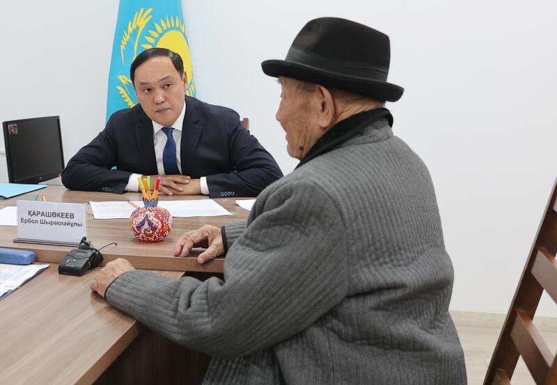 Слышащее государство: Ербол Карашукев провёл приём граждан