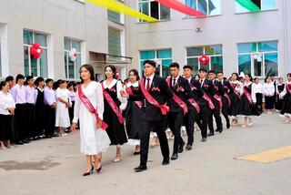 ТУРКЕСТАН: В КЕНТАУ ОТМЕТИЛИ ПОСЛЕДНИЙ ЗВОНОК