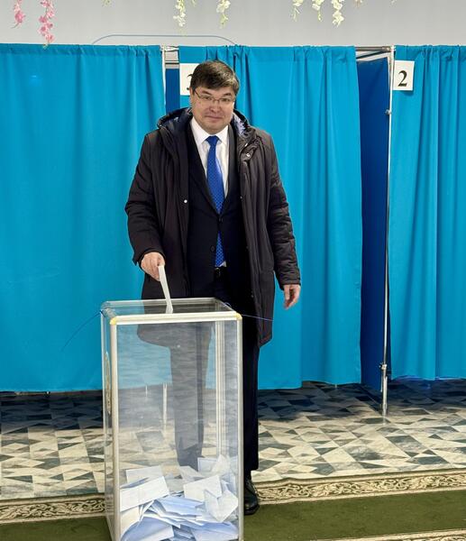 Мади Такиев проголосовал на республиканском референдуме