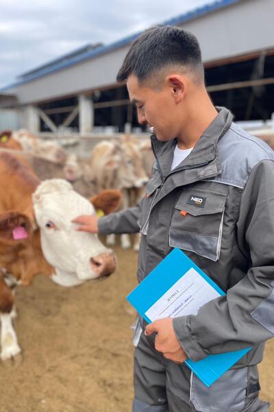 Жас фермер. Бауыржан Машанбаев: от мечты стать ветеринаром до признания лучшим молодым специалистом страны