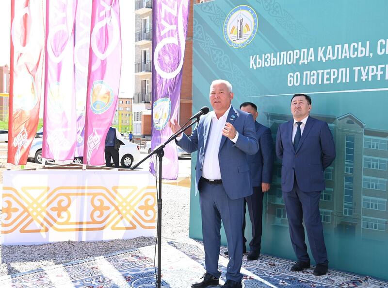 На левом берегу вручили ключи от 60-квартирного жилого дома