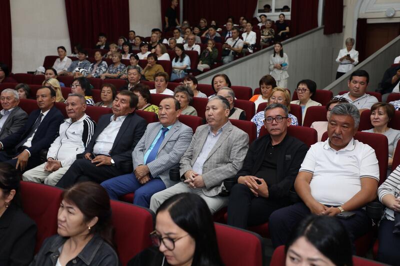 Слово Абая: 25 авторских работ представили мушайре в Караганде