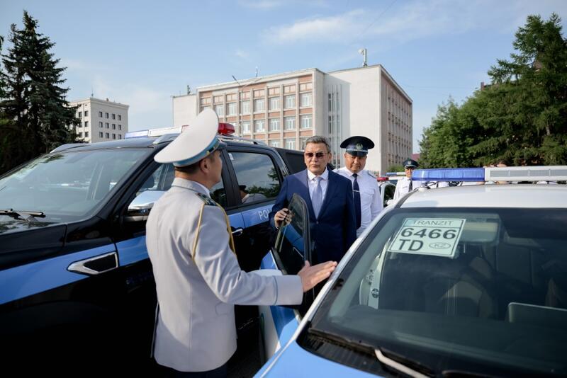 Полицейским Северо-Казахстанской области вручили ключи от 100 новых служебных автомобилей