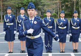 Юные инспекторы в строю: в МВД состоялась встреча со школьниками