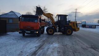 Свыше 1 400 единиц спецтехники задействованы в снегоуборочных работах и посыпке тротуаров техсолью в Астане