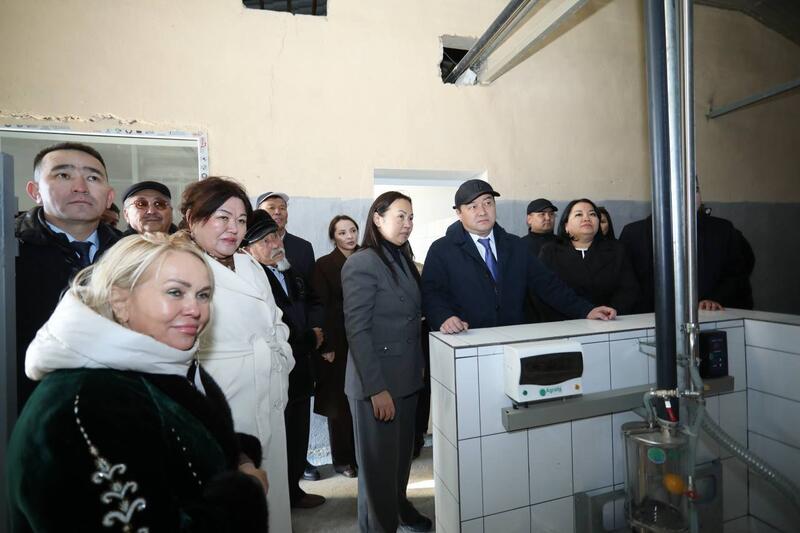 Нурдаулет Килыбай ознакомился с работой первого в Казахстане автоматизированного цеха по доению верблюдов.