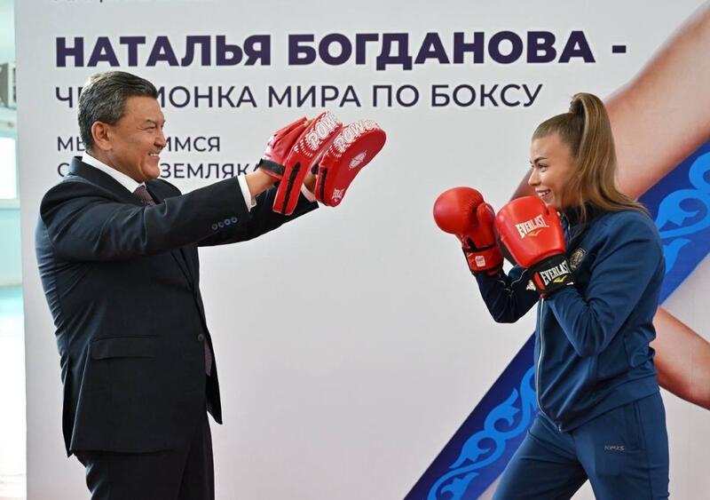 В Северо-Казахстанской области чествовали чемпионку мира по боксу Наталью Богданову