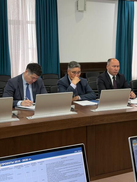 Асаин Байханов провел совещание по реализации социальных меморандумов с крупными предприятиями региона