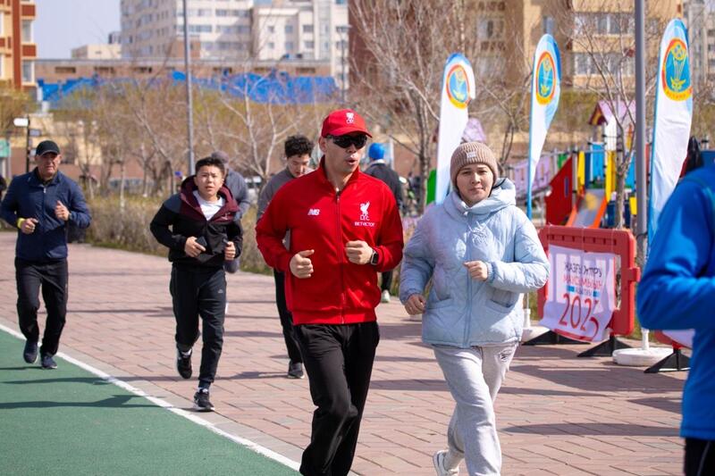 «Таза Қазақстан»: около 1200 человек приняли участие в акции по уборке территории на открытии бегового сезона в Астане