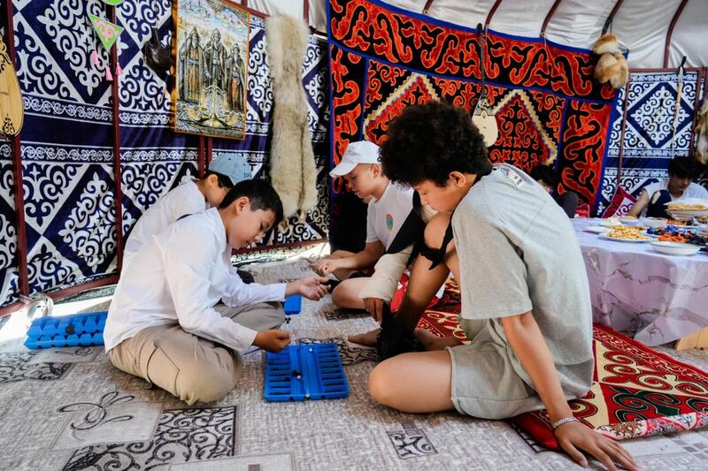 Работа с войлоком, рукоделие и национальные игры: при столичной школе работает уникальный этнолагерь