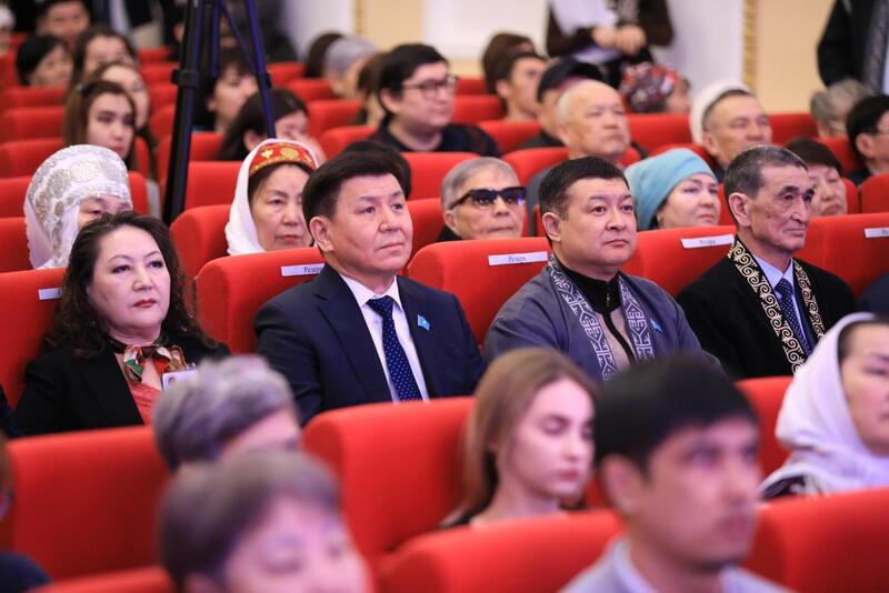 В Актобе молодые жыршы в течение суток исполняют героический эпос