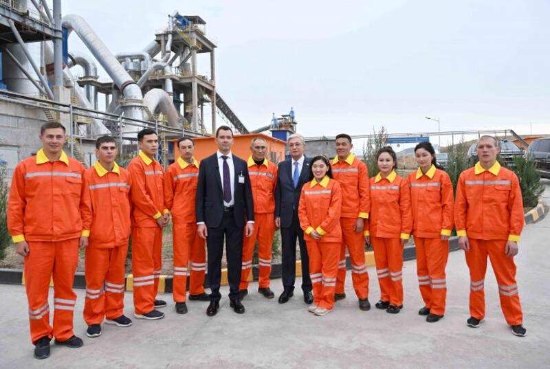 Президент ознакомился с работой цементного завода ALACEM