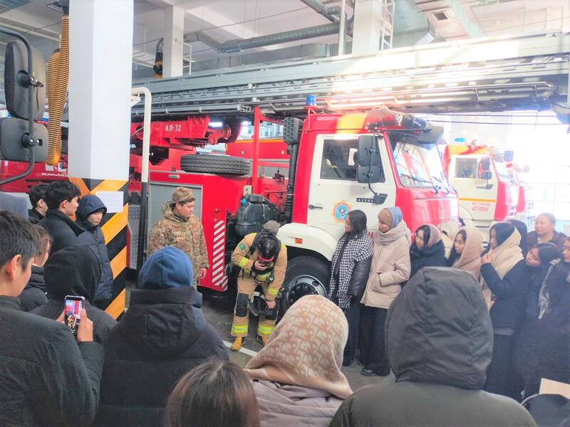 Формируя культуру безопасности: спасатели МЧС проводят уроки и дни открытых дверей