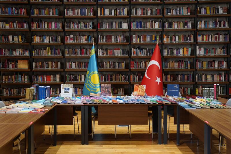 В крупнейшей библиотеке Стамбула впервые открылся научно-литературный уголок Казахстана