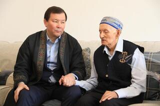 Асхат Шахаров в день Көрісу күні посетил дом известного композитора