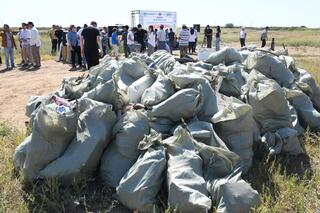 «Таза Бейсенбі»: 70 тонн мусора вывезли со снежного полигона в Астане