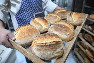 Бизнес с пылу-жару: в Жетісу молодой предприниматель наладил производство ремесленного хлеба