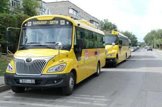 На треть с начала учебного года в Турксибском районе Алматы увеличат количество школьных автобусов