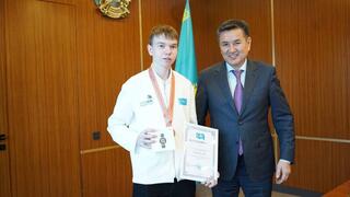 Аким ВКО встретился с обладателем медальона отличия WorldSkills EuroSkills Herning 2025