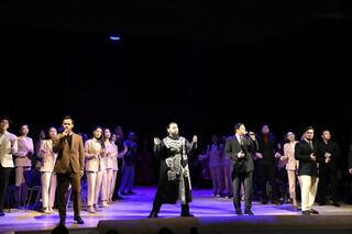 «Бақытты шаңырақ жыры»: в Астане состоялся необычный спектакль с участием 19 пар