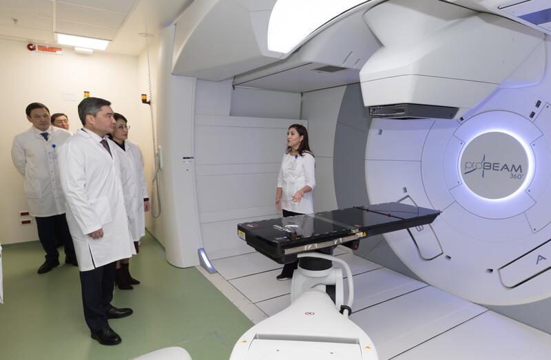 Олжас Бектенов проверил реализацию поручений Президента по развитию передовых технологий в медицине