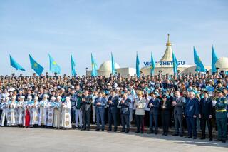 В Жетісу в честь Дня Республики состоялась церемония поднятия Государственного флага