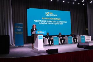 Представители финансового сектора обсудили проект новой Конституции с членами Общенациональной Коалиции