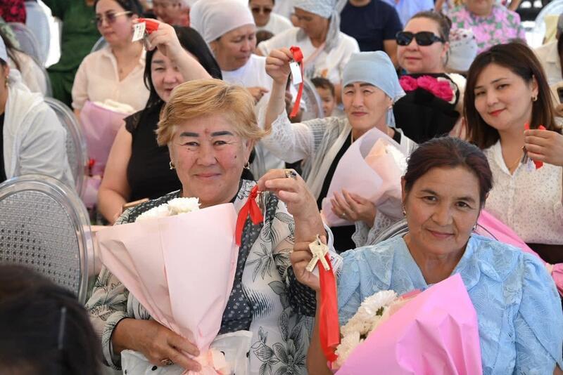 ТУРКЕСТАН: НАКАНУНЕ ДНЯ АСТАНЫ 25 СЕМЕЙ ПОЛУЧИЛИ ЖИЛЬЕ В СУЗАКЕ