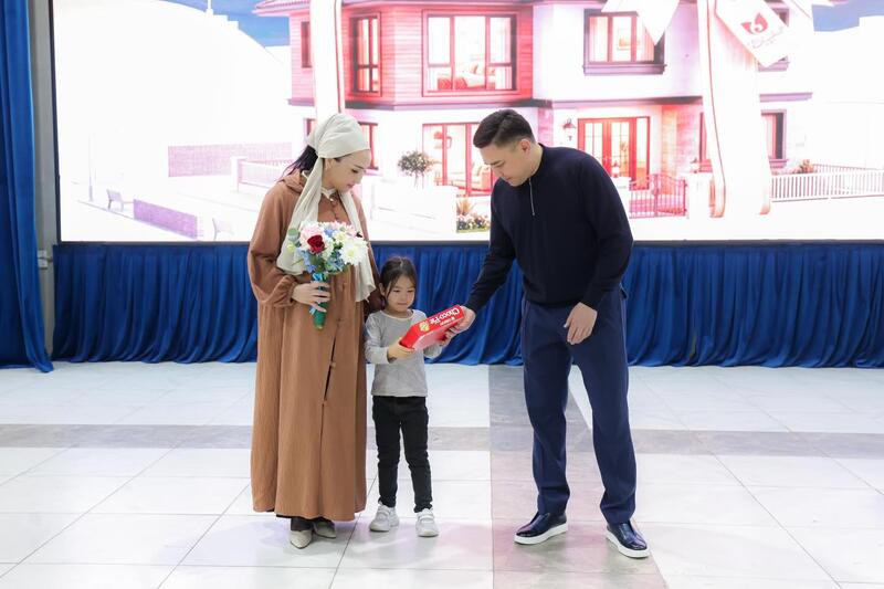 В ШЫМКЕНТЕ КЛЮЧИ ОТ КВАРТИР ПОЛУЧИЛИ НОВЫЕ СЕМЬИ ИЗ ЧИСЛА ОЧЕРЕДНИКОВ