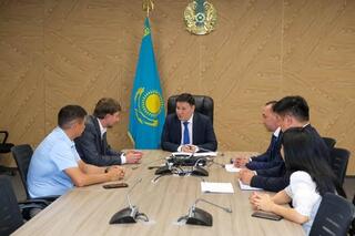 ТУРКЕСТАН: ЗАМЕСТИТЕЛЬ АКИМА ОБЛАСТИ ВСТРЕТИЛСЯ С ГЕНЕРАЛЬНЫМ СЕКРЕТАРЕМ ФЕДЕРАЦИИ ТРИАТЛОНА СЕРГЕЕМ МАЙЕРОМ
