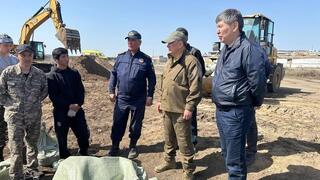 Марат Ахметжанов проинспектировал состояние дамбы в селе Оразак