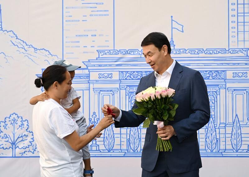 885 семей получат ключи от новых квартир в Алматы