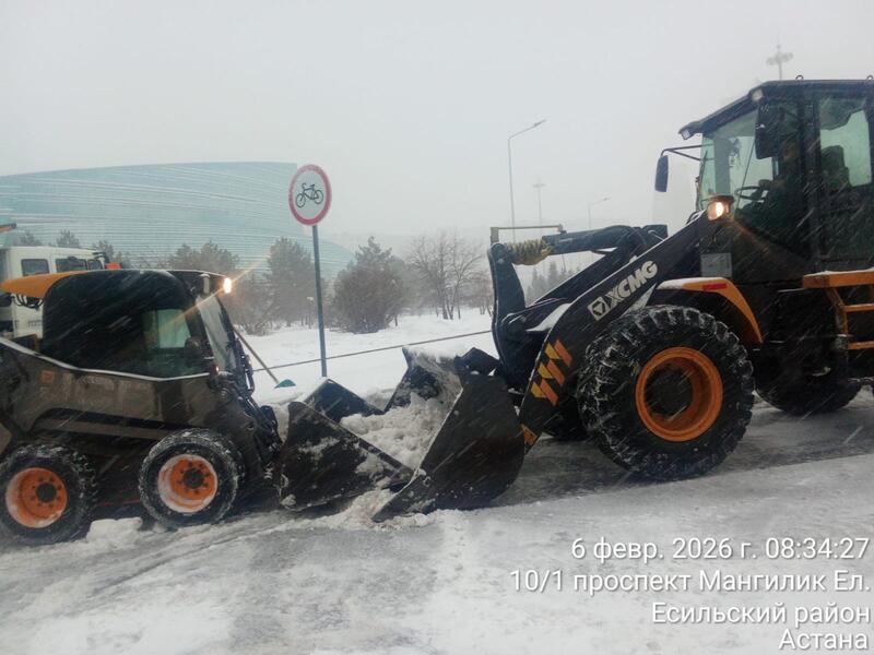 Более 3 000 дорожных рабочих и свыше 1 700 единиц спецтехники задействовано в снегоуборочных работах в Астане