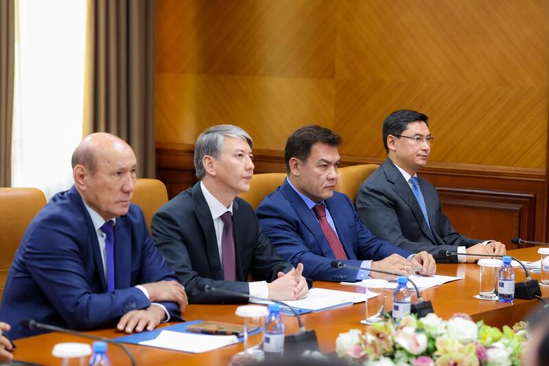 АППАРАТ ОТЫРЫСЫ: ӨЗЕКТІ МӘСЕЛЕЛЕР ҚАРАЛДЫ