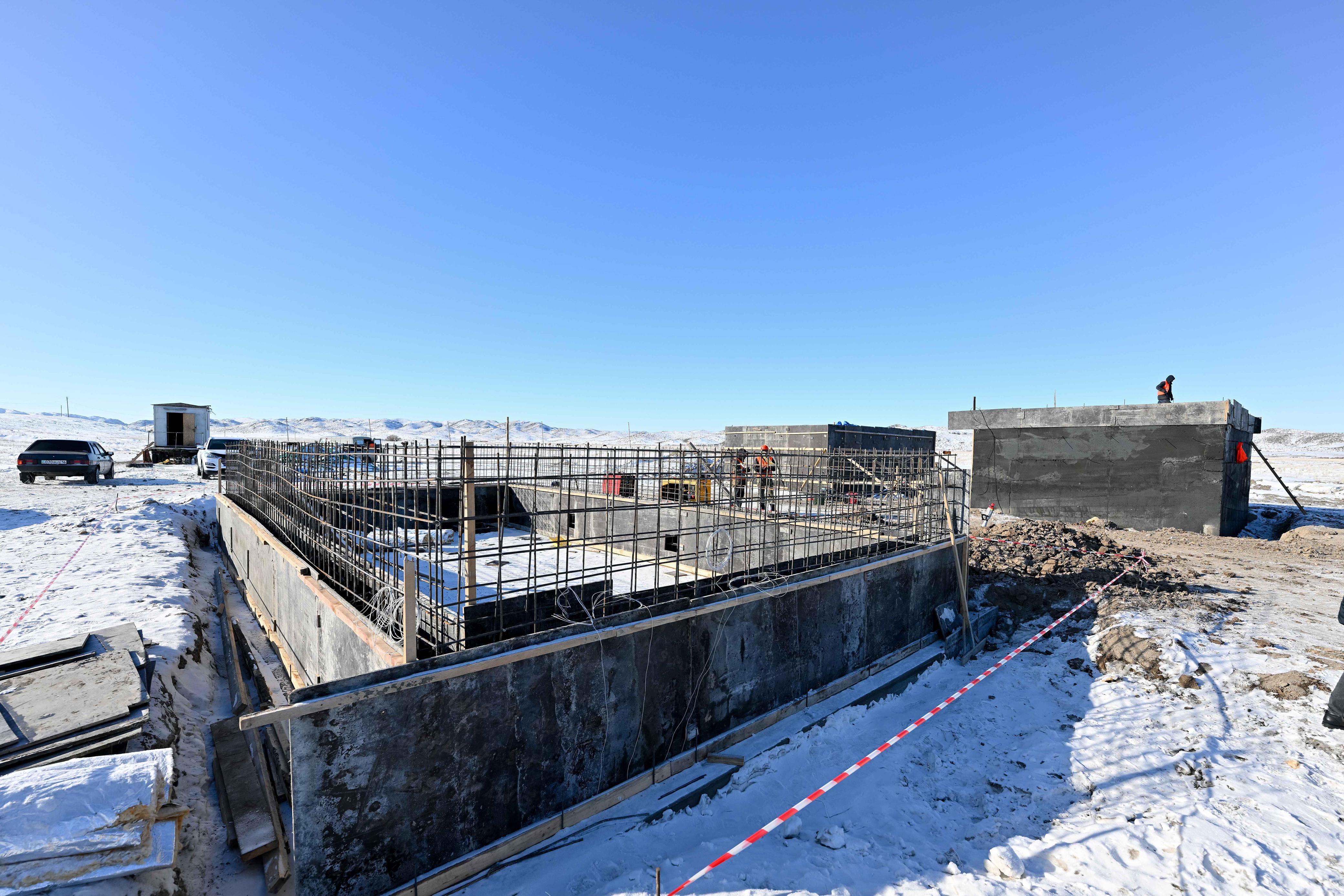 В селе Кенгирбай би Абайского района проводится реконструкция системы водопровода