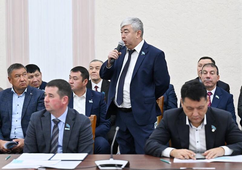 Аким СКО отчитался перед депутатами