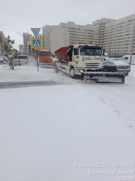 В Астане на снегоуборочные работы вывели более 1,7 тыс. единиц спецтехники