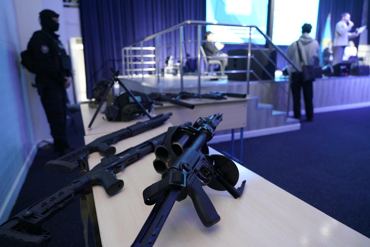 «Закон и порядок»: звезды команды КВН «Астана» рассказали студентам о вреде наркотиков